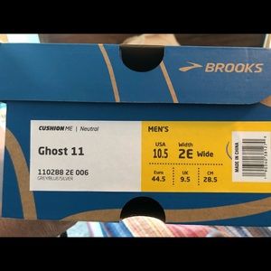 Men’s tennis shoes